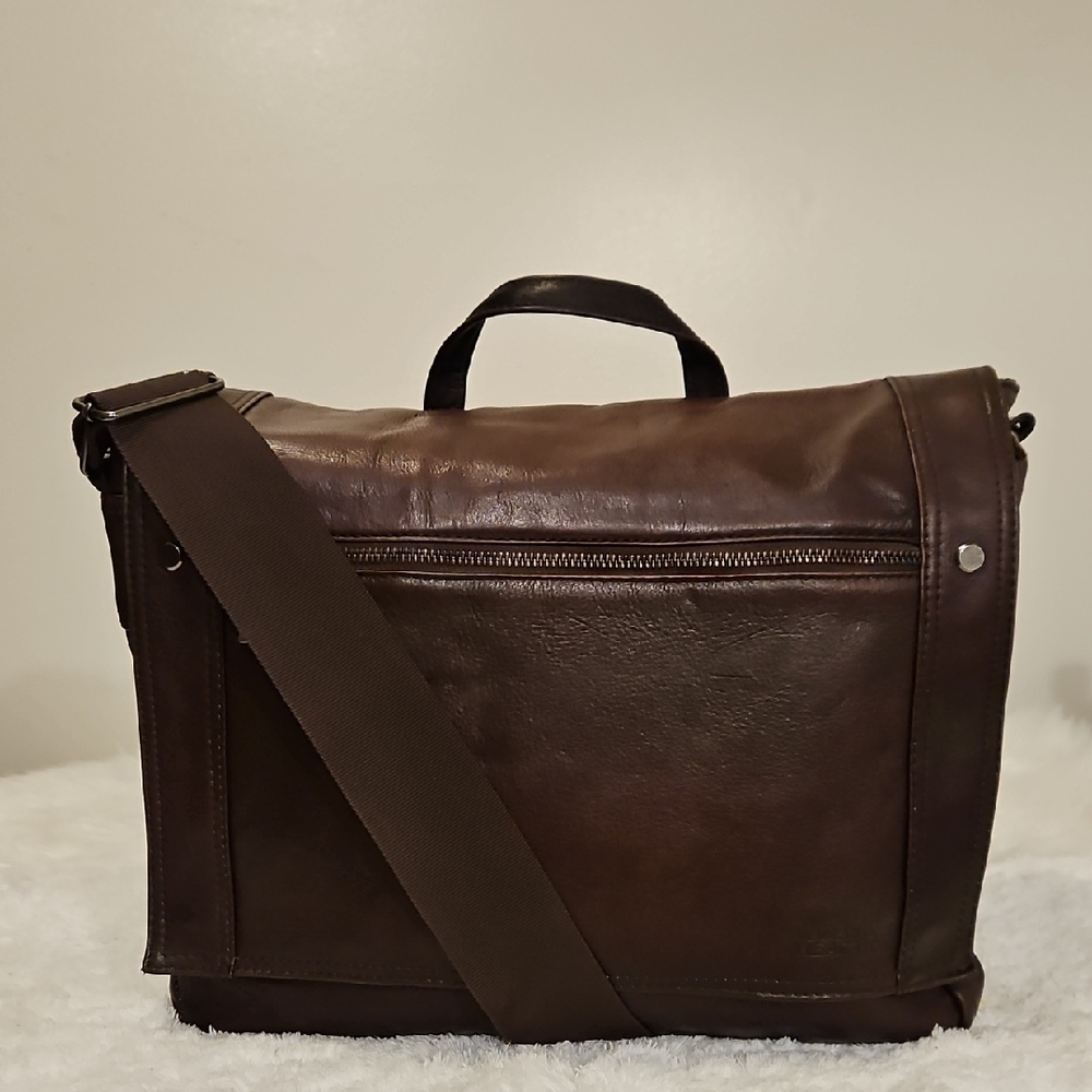 Kenneth Cole Reaction Col7mbian Leather Messenger Bag